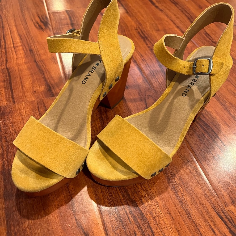 Lucky brand clog